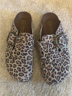 Kids Leopard Print Slip-On Clogs - Brown